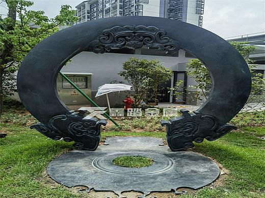 平洲玉器街玉廉广场标志性雕塑“玉眼”下沉景观铜雕塑