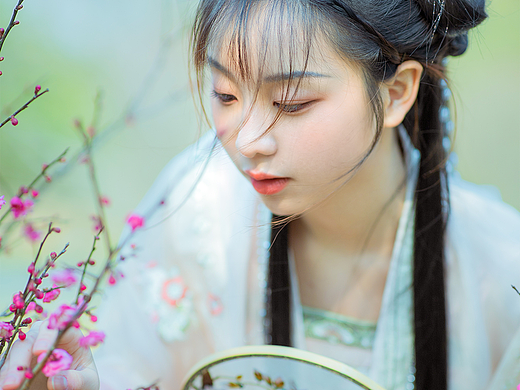 江南无所有，聊赠一枝春。
