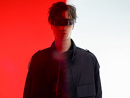 男模。