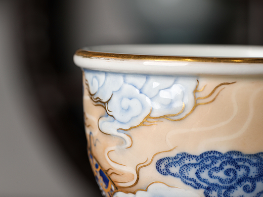 雕刻青花，釉上彩