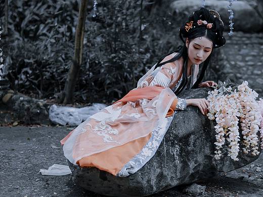 似此星辰非昨夜,为谁风露立中宵