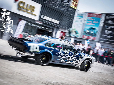 纯手工彩绘了一辆车(附过程图)（个人主页-ZMjc2NjQwNjA=） - 手办/模玩 - 站酷设计师和尚画画8585原创素材 - 站酷ZCOOL