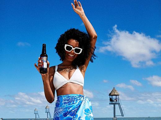 沙滩巾泳装品牌形象片拍摄