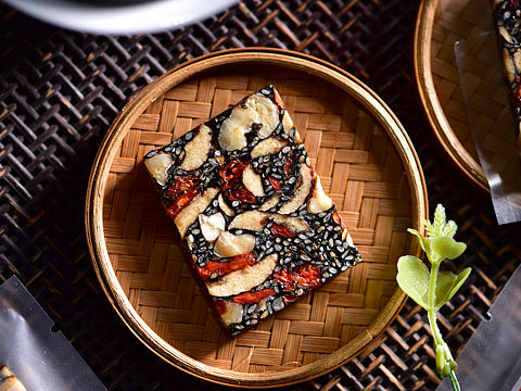 核桃花生糕。（個(gè)人主頁-ZNTAyODYzMzI=） - 產(chǎn)品攝影 - 站酷設(shè)計(jì)師漫渡拾光產(chǎn)品攝影原創(chuàng)素材 - 站酷ZCOOL