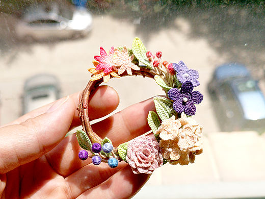 小花环胸针！