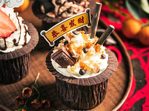 祝福都在图里了，新年纸杯蛋糕