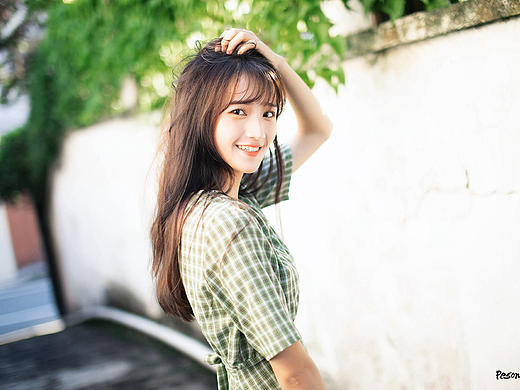 可嗅到仲夏柠夜香 你莞尔的笑 青色的柠檬微荡漾