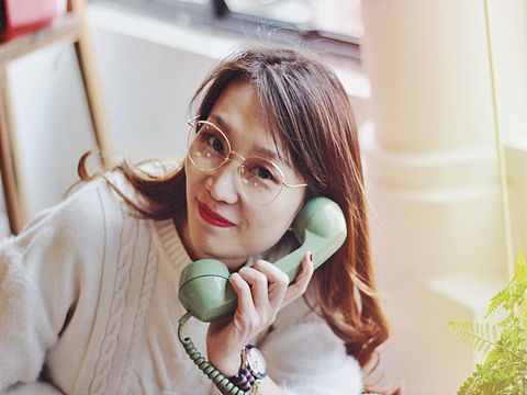 暖冬一身毛茸茸,阅读女孩