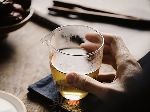 冬夜寒且长，美器在身旁，茶暖人心房。 ​​​