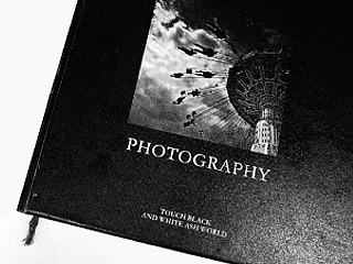 《PHOTOGRAPHY黑白世界的摄影》画册装桢设计