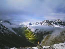 风光组-山就在那里-镜头背后1群-麦田守望者