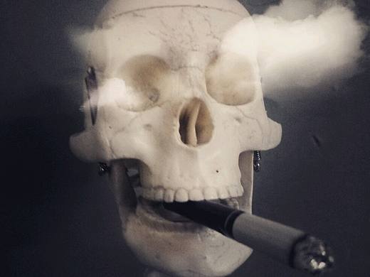 骷髅头抽烟，也会对健康有害吗？