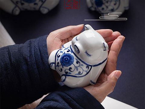 掌上名猪 行空孚想出品（个人主页-ZMzIwOTk3MDQ=） - 工艺品设计 - 站酷设计师瘦瘦的蝈蝈原创素材 - 站酷ZCOOL