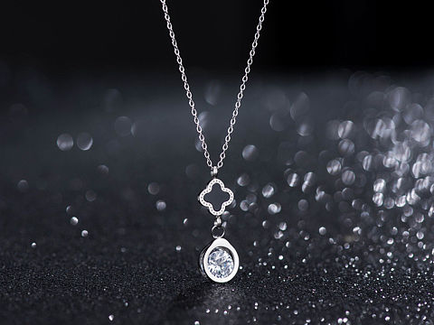 飾品約拍加微（個(gè)人主頁-ZMzg2MDY5MTI=） - 產(chǎn)品攝影 - 站酷設(shè)計(jì)師卡卡LIC原創(chuàng)素材 - 站酷ZCOOL