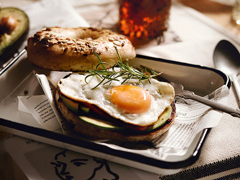 牛油果貝果 | ins風(fēng) | 生活美學(xué)（個(gè)人主頁(yè)-ZNDk4OTg0NDg=） - 產(chǎn)品攝影 - 站酷設(shè)計(jì)師美食攝影師張?zhí)觳旁瓌?chuàng)素材 - 站酷ZCOOL