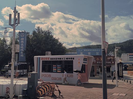 窗外的人想进来,窗内的人想出去