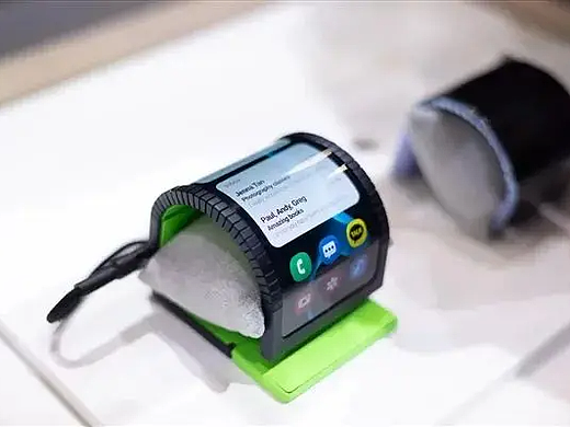 CMF|MWC 2024：三星展出手镯型可弯曲概念手机和可卷曲显示屏AI音箱