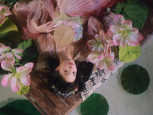云想衣裳花想容
