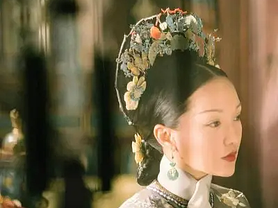 看剧观珠宝:《如懿传》《延禧攻略》中的胸针搭配