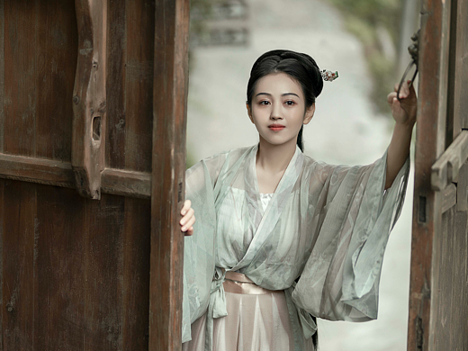 古风偏冷调汉服人像精修练习