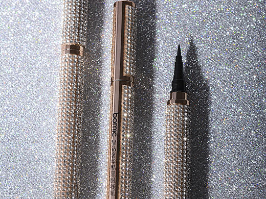 璀璨星钻眼线笔拍摄