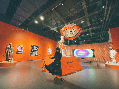 紧急迫降 - 潮流太空舱艺术展
