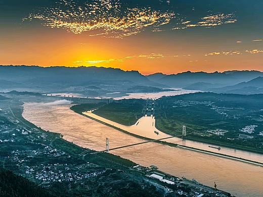 三峡大坝全景图