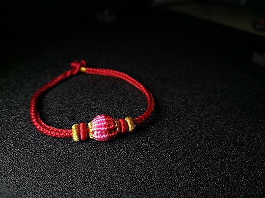 七彩绳艺的手绳