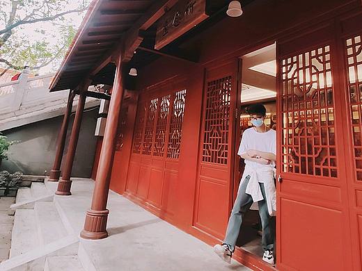 在红尘里打滚累了，就去寺庙走走