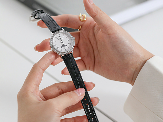 一些品牌社区种草图，都是棚内打光拍的