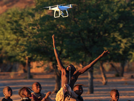 人文-UFO-镜头背后四群-雷雨Simon