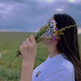 睡在时针上的头像