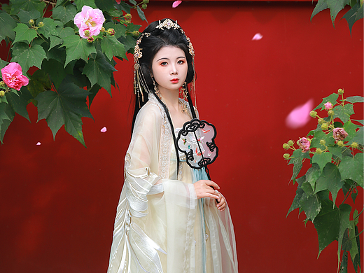 客｜红墙芙蓉花汉服写真