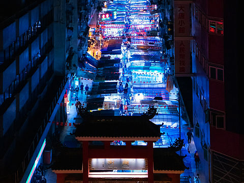 庙街，夜