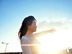 自然光下（個(gè)人主頁(yè)-ZMTg3OTQ2OA==） - 人像攝影 - 站酷設(shè)計(jì)師云來(lái)浮生原創(chuàng)素材 - 站酷ZCOOL