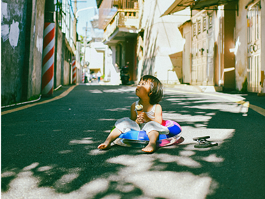夏天、樹影、蟬鳴、冰糕、音樂、好心情