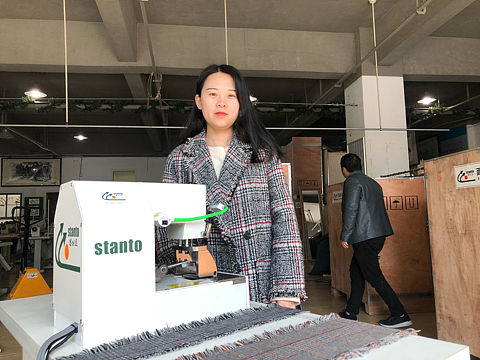 家纺行业棉麻面料流苏机，八戒流苏机。波西米亚复毛边