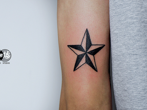昆明纹身 废墟刺青 五角星