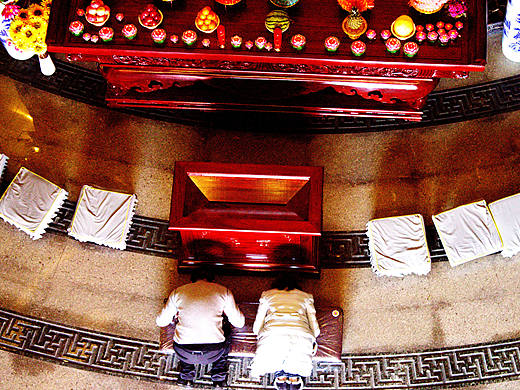 寺庙抓拍的场景
