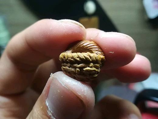 桃核雕—竹篮