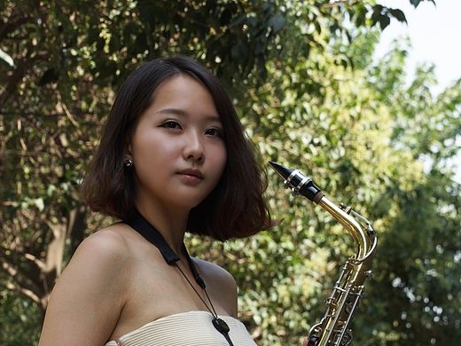 女孩与萨克斯（油画创作用照片）