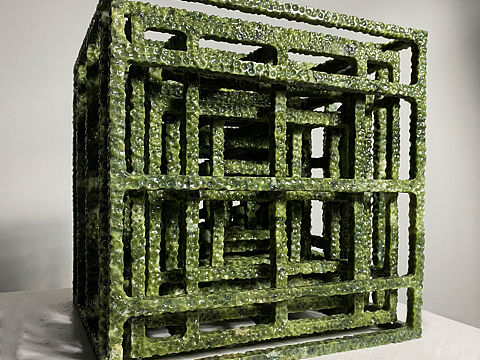 《肉身》 以人化物,以物化人