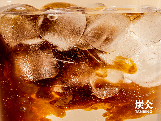 水饮料<<农夫山泉>>炭仌咖啡