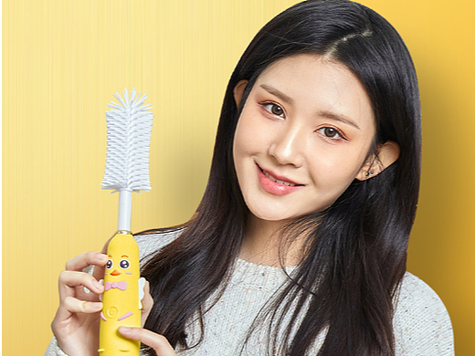 溫州母嬰用品電動(dòng)刷瓶器產(chǎn)品拍攝模特（個(gè)人主頁-ZNjA4MTI4MTY=） - 產(chǎn)品攝影 - 站酷設(shè)計(jì)師奔幻視覺傳媒原創(chuàng)素材 - 站酷ZCOOL