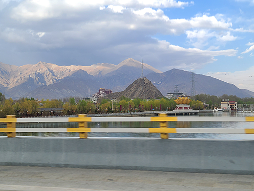 人生得意须尽欢，吃吃喝喝走山川