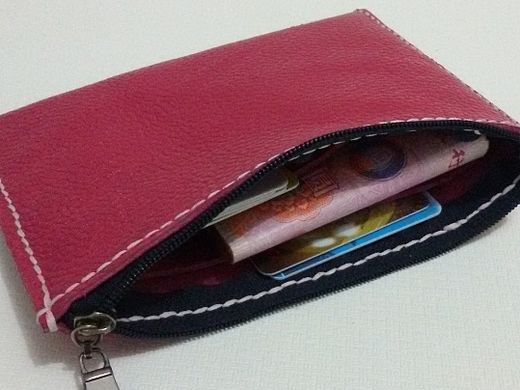 皮艺作品3：红色零钱包