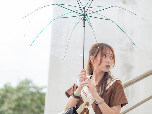 一个懂你的人，才配得上你珍贵的余生。 出镜:77