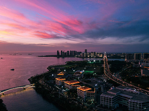 夕阳下的海口