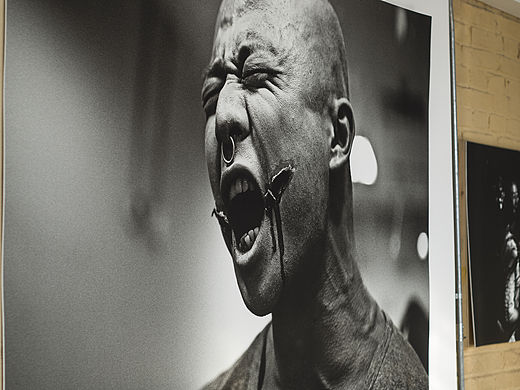 蠱師【失重】影展（個人主頁-ZMTUxNzUxNDg=） - 人文/紀(jì)實攝影 - 站酷設(shè)計師安心遠原創(chuàng)素材 - 站酷ZCOOL