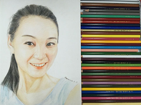 人像彩铅笔画像